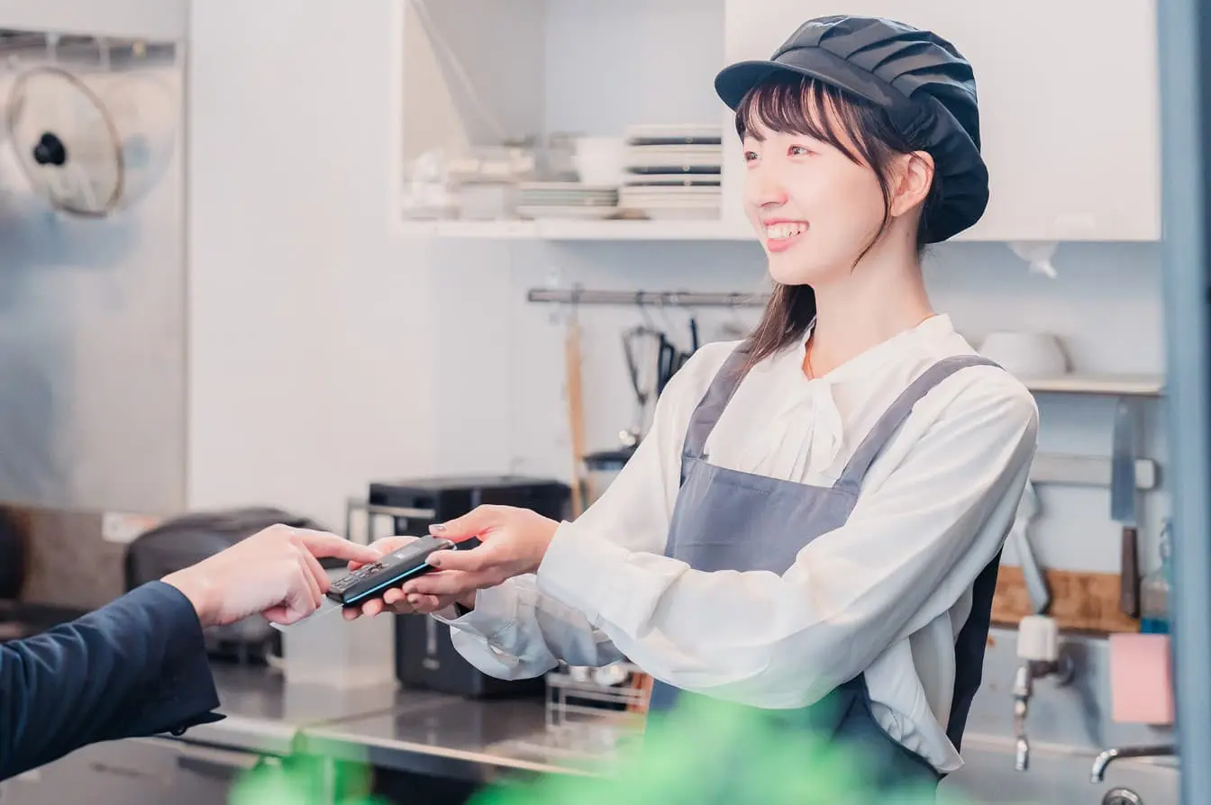 カードで支払うイメージ